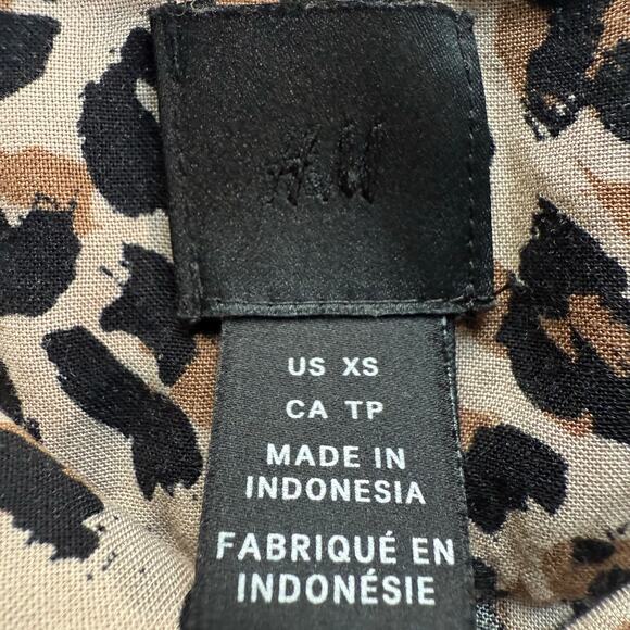 H&M Leopard Print Button Down Shirt Women XS Short Sleeve Casual Top - Picture 4 of 5